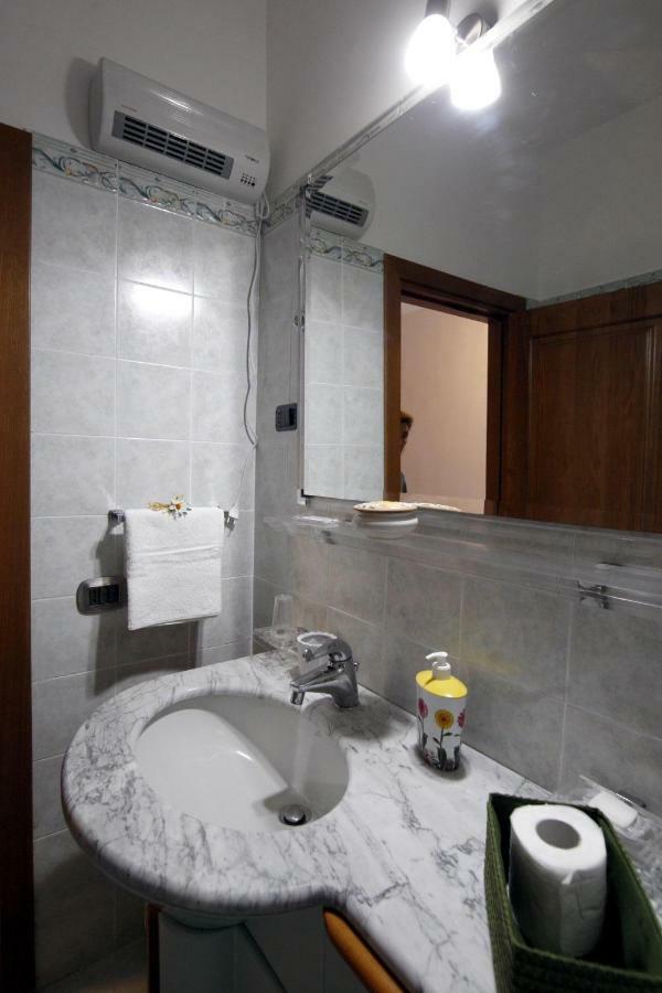 Residenza D'Epoca B&B Celeste กาแซร์ตา ภายนอก รูปภาพ